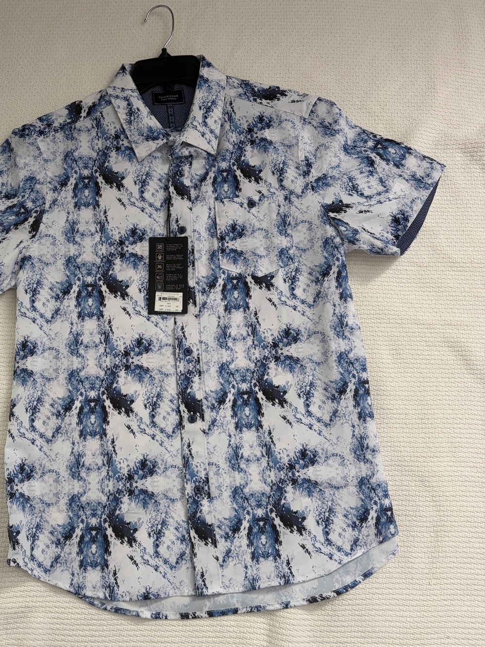 7 Diamonds Men's White and Blue Abstract Short-Sleeve Button-Down Shirt